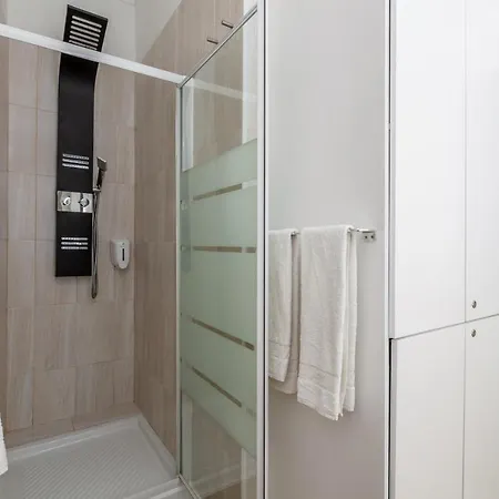 Feel At - Largo Do Paco *