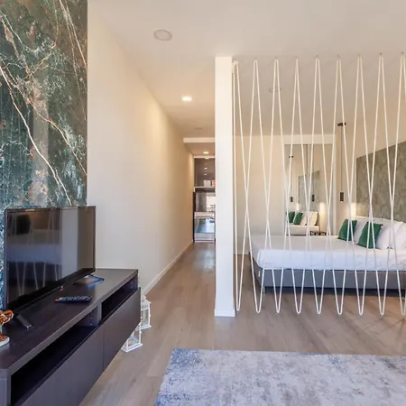 Feel At - Largo Do Paco