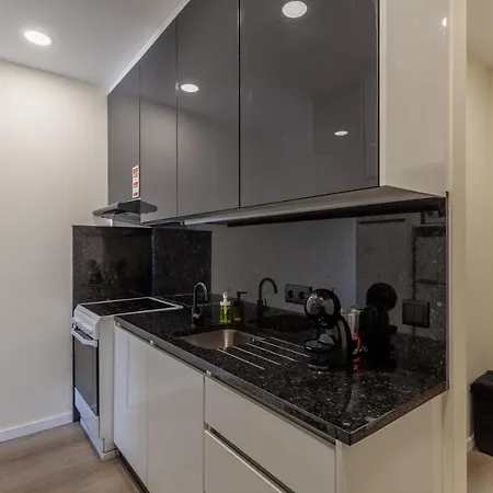 Feel At - Largo Do Paco