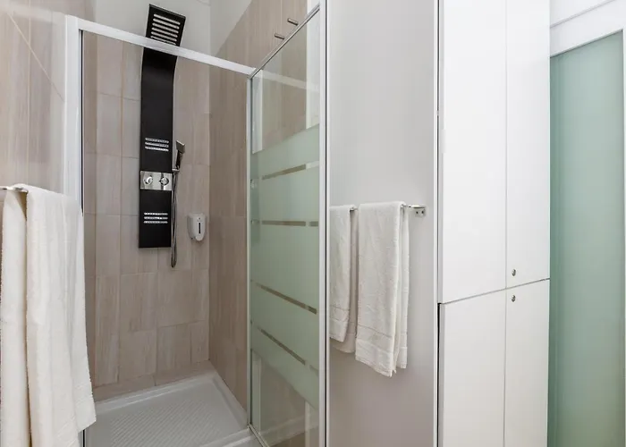 Feel At - Largo Do Paco *