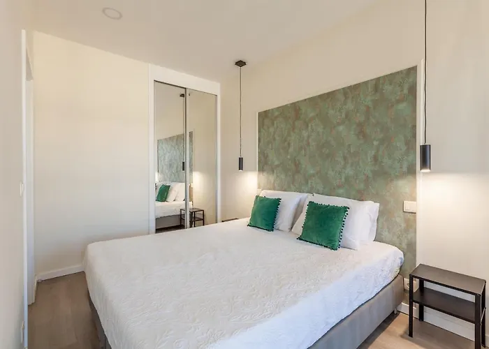 Feel At - Largo Do Paco Braga