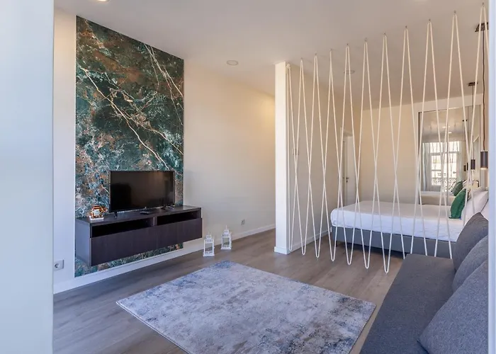 Feel At - Largo Do Paco