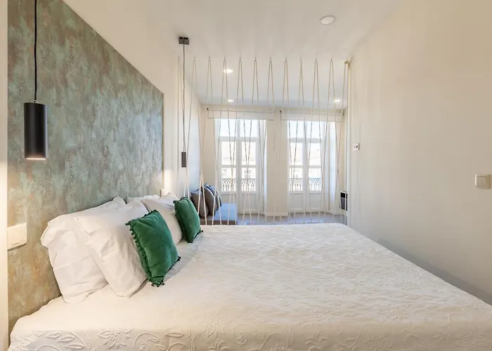 Feel At - Largo Do Paco Braga