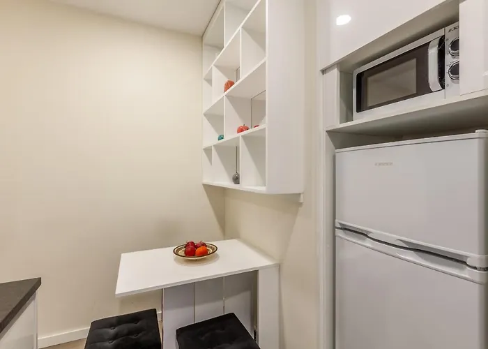 Feel At - Largo Do Paco Braga