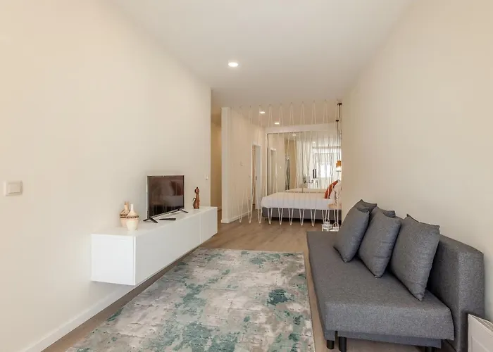 Feel At - Largo Do Paco * Брага